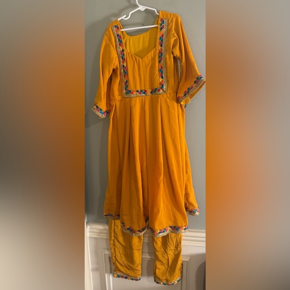 Girls Traditional Indian Salwar Kameez Set 8-10 - Picture 4 of 8